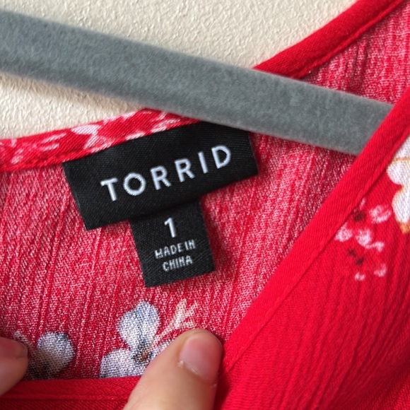 Torrid Abbey Red Floral Gauze Blouse size 1X - Picture 4 of 9